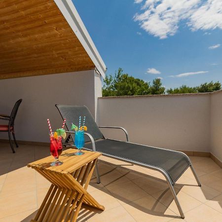 Apartment Maja - SRD423 Maslenica Bagian luar foto