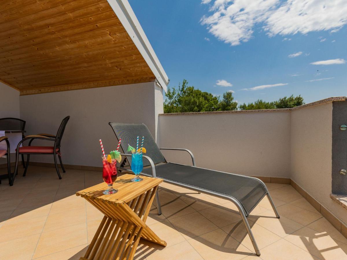Apartment Maja - SRD423 Maslenica Bagian luar foto